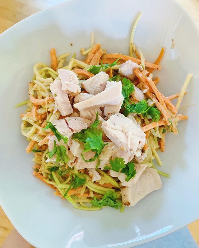 Warm weather calls for cold meals. Made this Cold Thai Salad from the @whole30 cookbook and added some chopped chicken on top &mdash; would highly recommend for a hot summer day! The &ldquo;noodles&rdquo; are shredded carrots, julienned zucchini and 