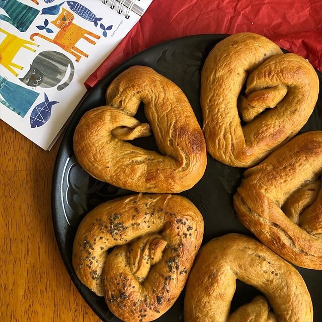 Made malted heart bagels for St. Valentine&rsquo;s Day because bread is the best way into my heart!❤️🥯❤️