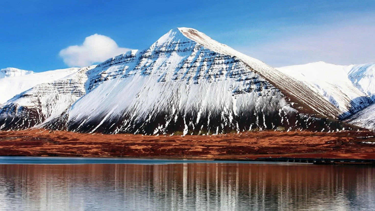 Iceland-The-peak-of-Hafnarfjall.jpg