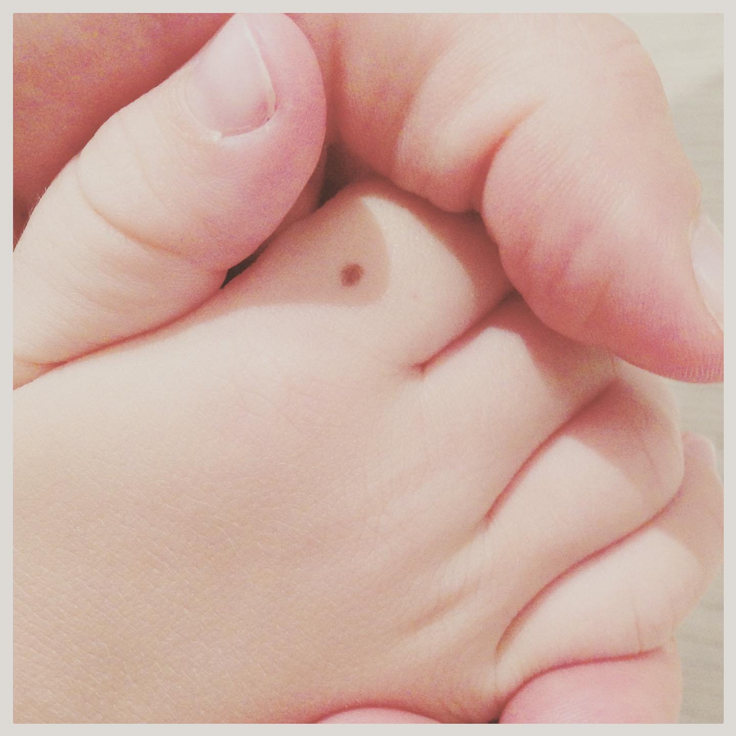 SELF-CARE MORNING RITUAL IDEAS #4 ➖ Slow mornings with connection. 

This isn&rsquo;t always my morning but the intention is to create it. I try to wake slightly earlier than my boys to organise our home for the day and make those school runs less st