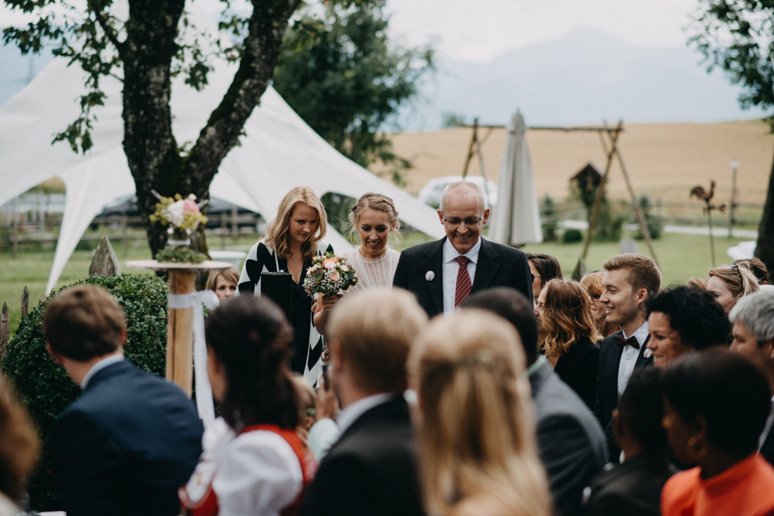Hochzeitsfotograf-chieming-stadl-pitzlloch-grabenstaett-19.jpg