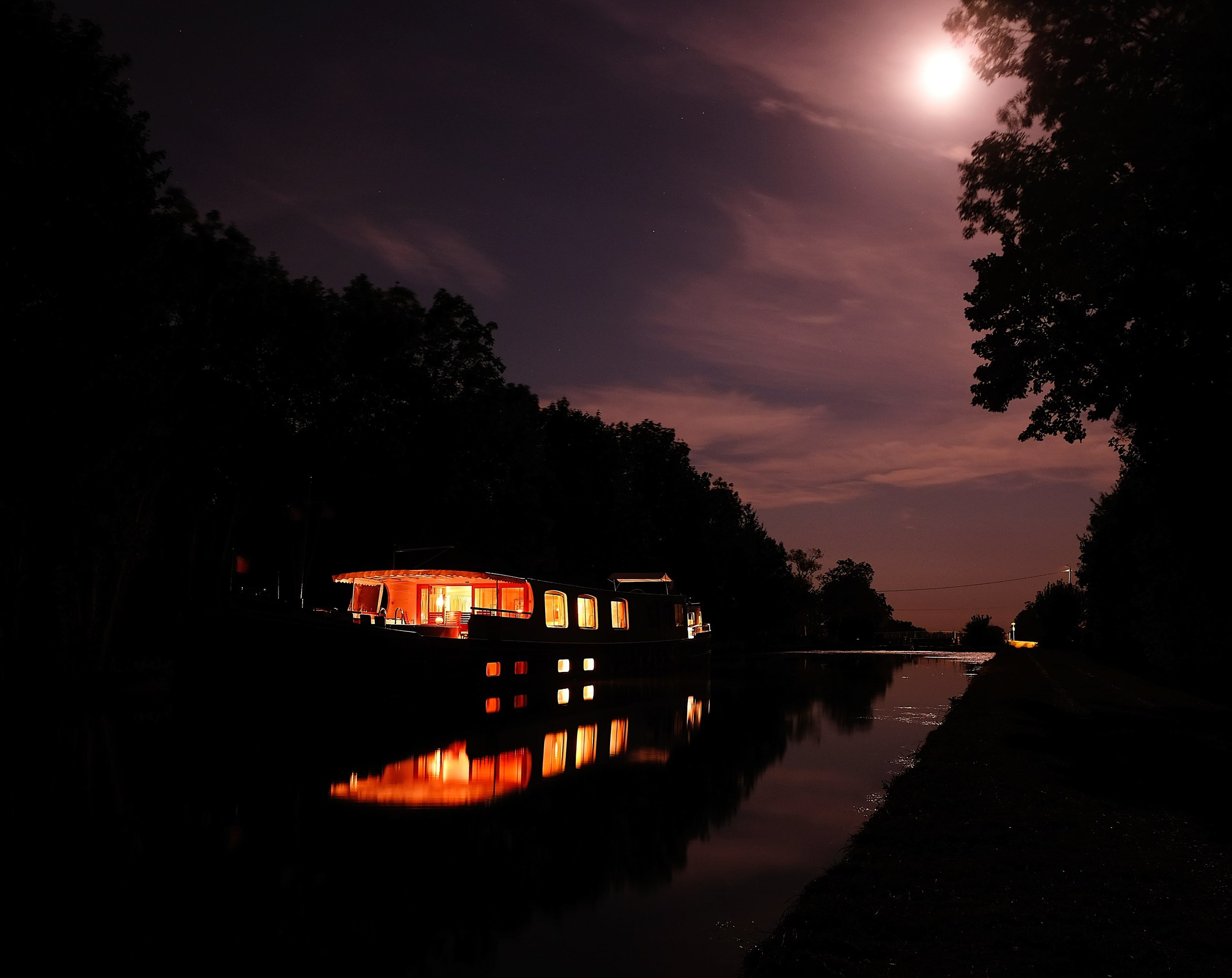 Barge at night-min.jpg