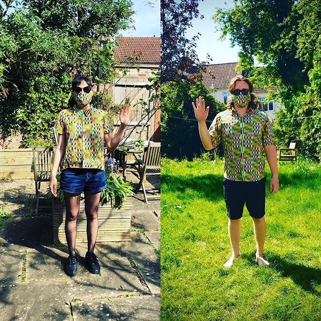 Happy Friday everyone, hope your all doing ok! This is me ( the Eloise half of Jokoto) and my dear bro @rufio_kazoolander giving each other a virtual high five. Hi Miss you bro ! We are wearing matching kente fabric shirts I made a while ago. So made