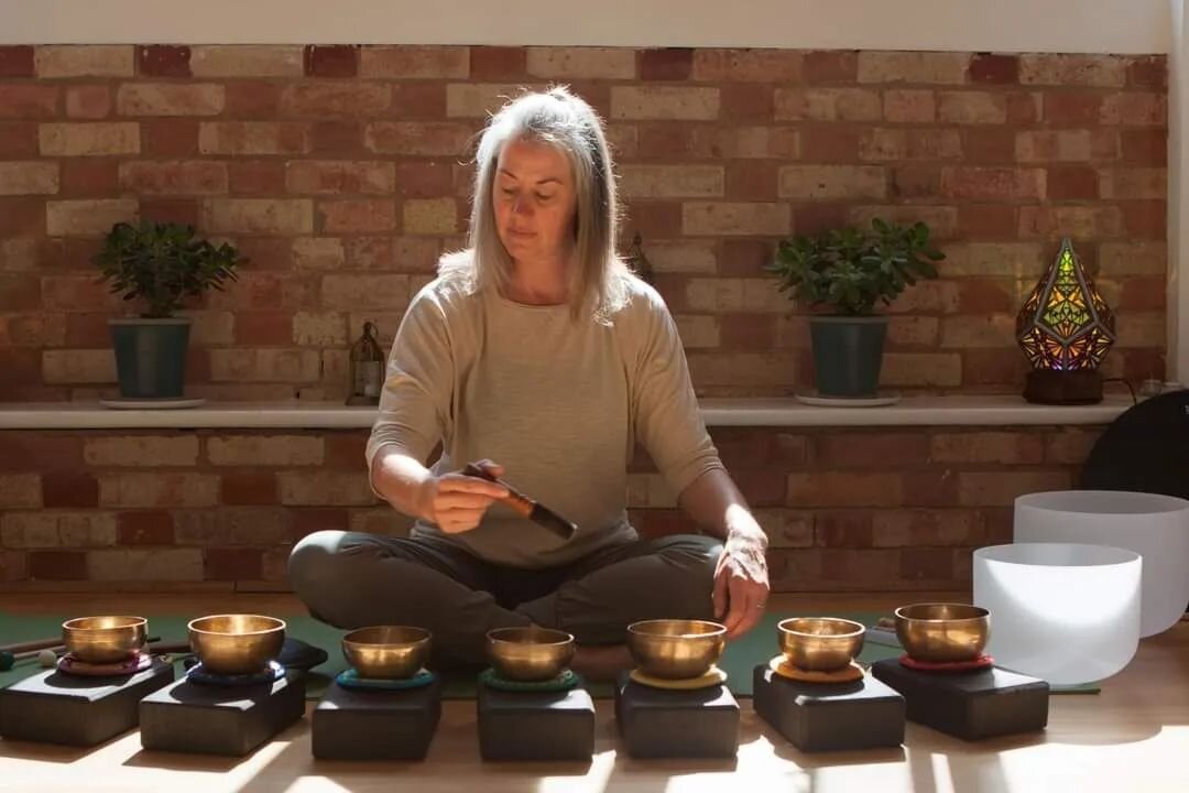 🎶 Sacred Soundbath 🎶 The last one of 2022, Sunday November 20th 2-3pm @theyogatreenorwich 

🎶 You are invited to join me for a blissful and relaxing hour long immersion into Sound Healing.

🎶 Gift yourself or someone you love the ultimate in rela