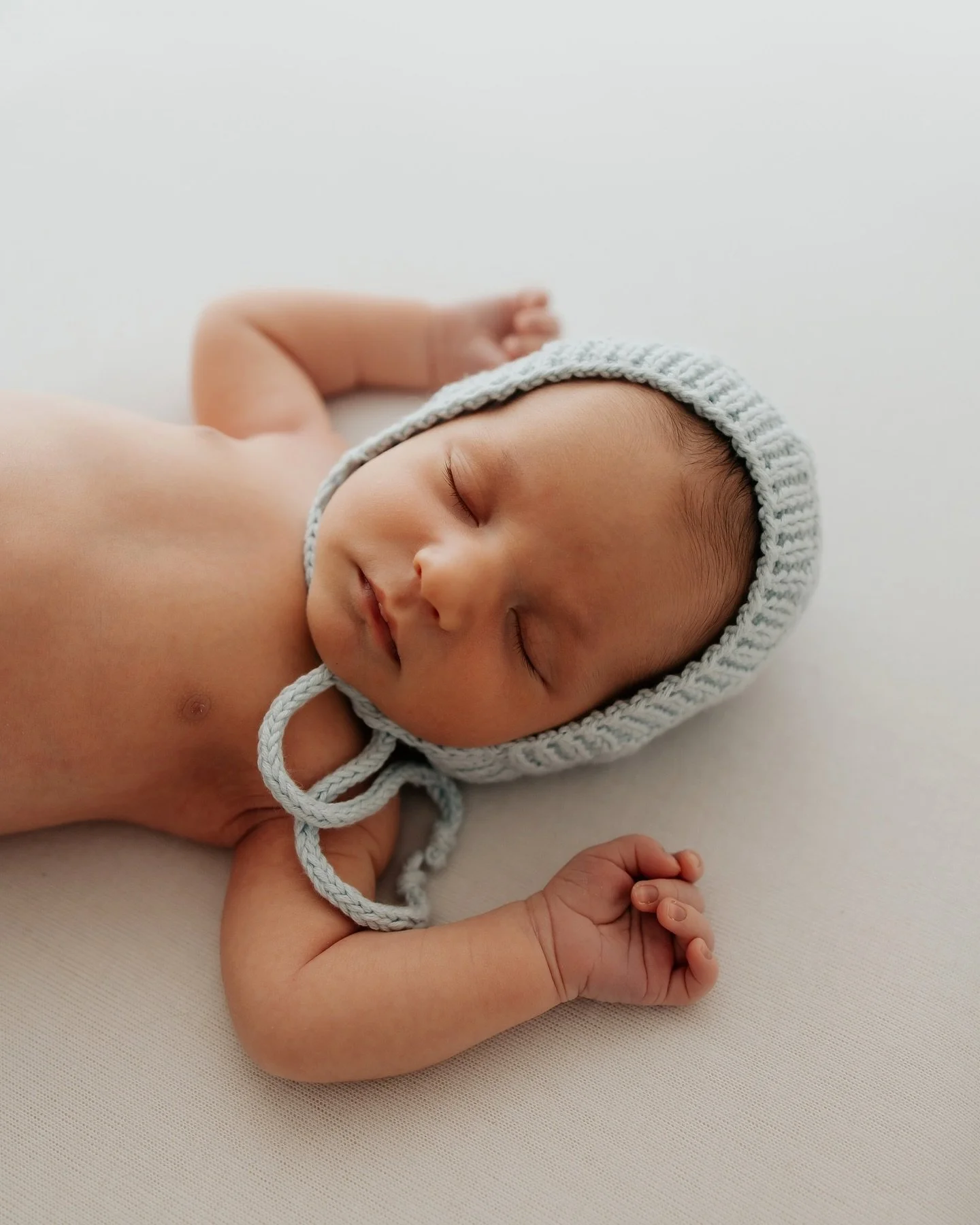 🩵The newborn BOYS have really been showing up and showing out for me lately! I could&rsquo;ve taken photos of this smooshy sweet little boy forever!! 🥹