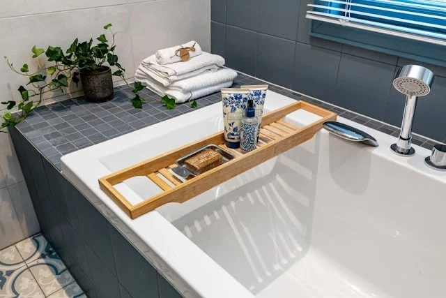 Bathtub tray as a gift idea for book lovers