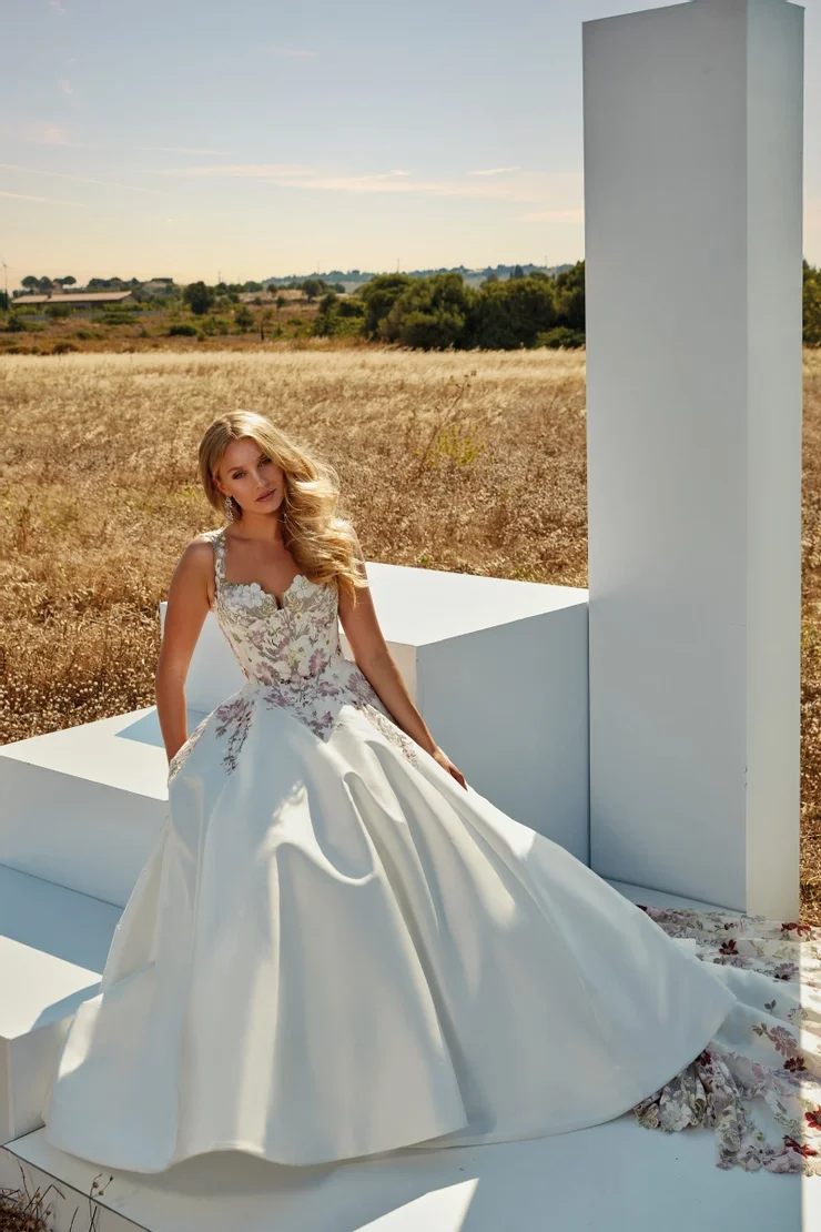 Plus size wedding dresses with colour - Taylor Swift inspired wedding dresses in plus size bridal shops UK-