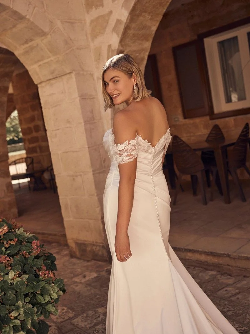 Fitted plus size wedding dresses UK - satin wedding dresses for plus size brides UK, Surrey near London and Kent