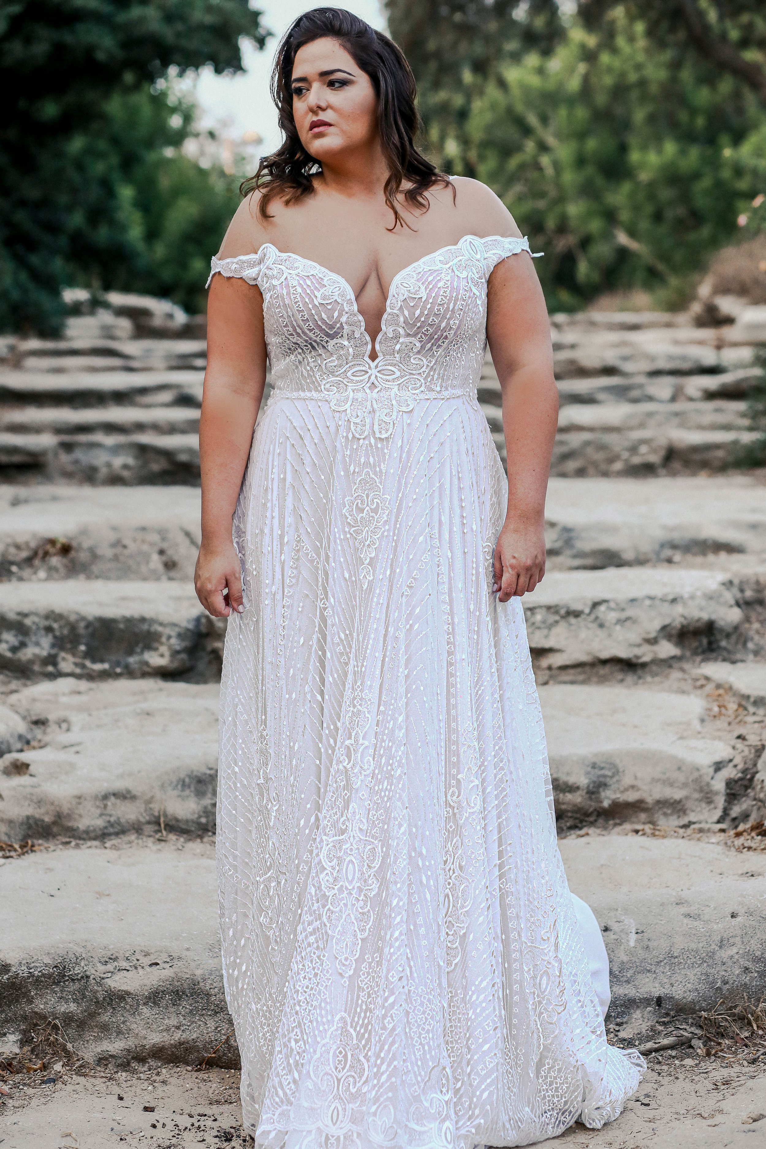 PLus size wedding dress sample sales UK | London | Surrey | Kent | Sussex