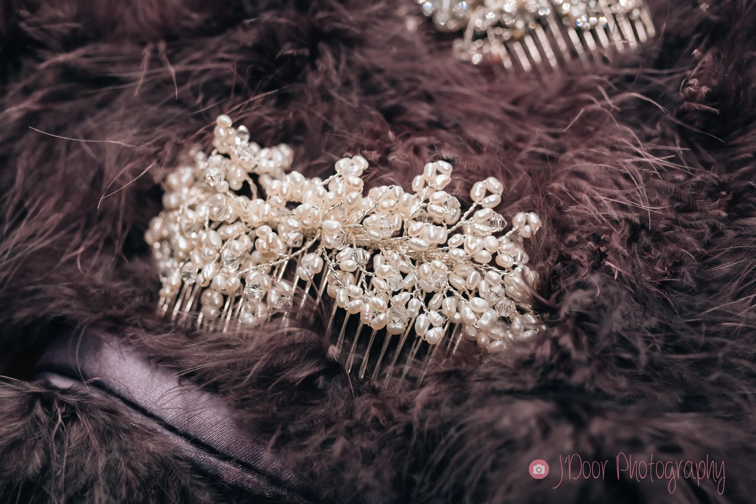 Freshwater pearl hair comb