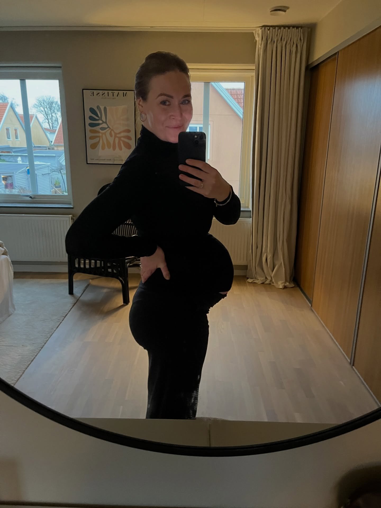 Efter&aring;ret og juletiden p&aring; vores kanter har set nogenlunde s&aring;dan her ud:📸

1. 2. trimester fuldf&oslash;rt. Level 3 is on!
2. Lussebulle-bagning med lille kok og store kok.👩🏼&zwj;🍳👨🏽&zwj;🍳
3. En kort tur forbi f&oslash;degange