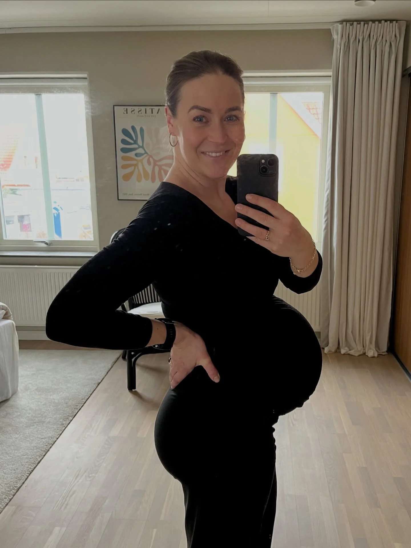 I dag er min officelt sidste dag i b&oslash;fburet - og nu er det barselstid.

I princippet startede den egentlig i l&oslash;rdags.
 Men som selvst&aelig;ndig m&aring; jeg jo gerne arbejde delvist under (dele af) min barsel - s&aring; jeg har taget e