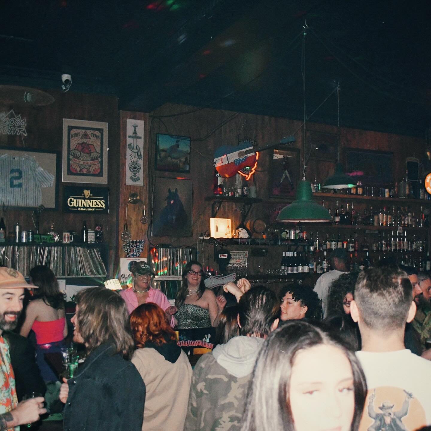 🌙 WHAT&rsquo;S COMIN&rsquo; UP AT THE TAV &amp; FULL MOON FEVER ✨ 

🍸 HAPPY HOUR WEEKDAYS TIL 6PM 🍻
🍺 MON - Split the G
🎱 TUE - Pool Comp
🍔 WED - $12 burgers - $18 jugs
🍗 THU - $1 Chicken Wings + late night show with the 6v6s

&hearts;️ THIS W