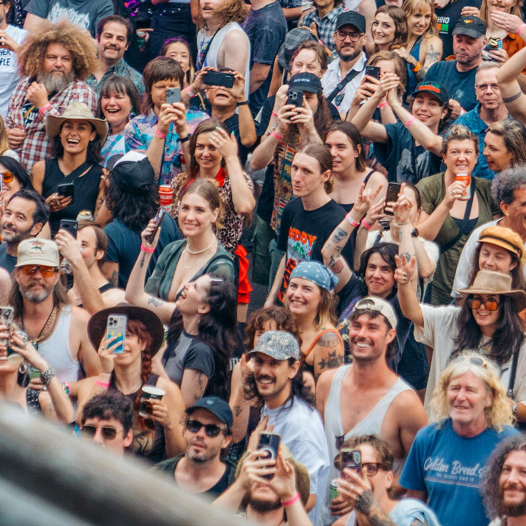 1080x1080_crowd1_screenshot.png
