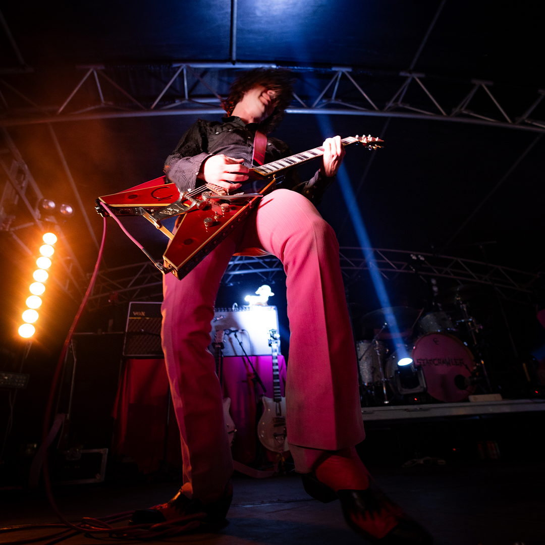 1080x1080_pinkcrowd_t151.png