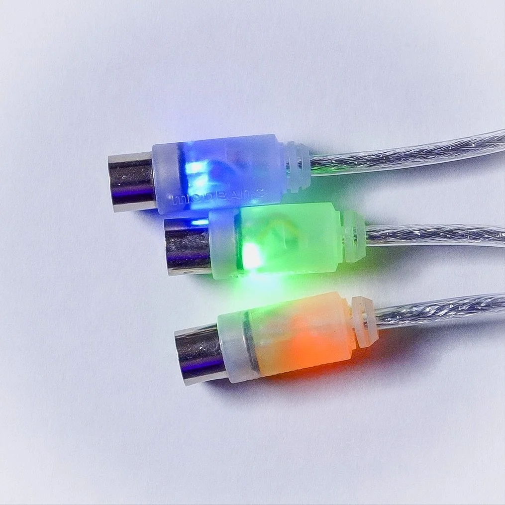 A MIDI cable with a built-in LED&mdash;finally.
See your IN/OUT at a glance. Looks amazing, works even better.
👉 Grab the Luma MIDI Cable now at Modbang.com
.
.
.
#synth #synthesizer #modbang #dawless #electronicmusic #musicproduction #musician #hom
