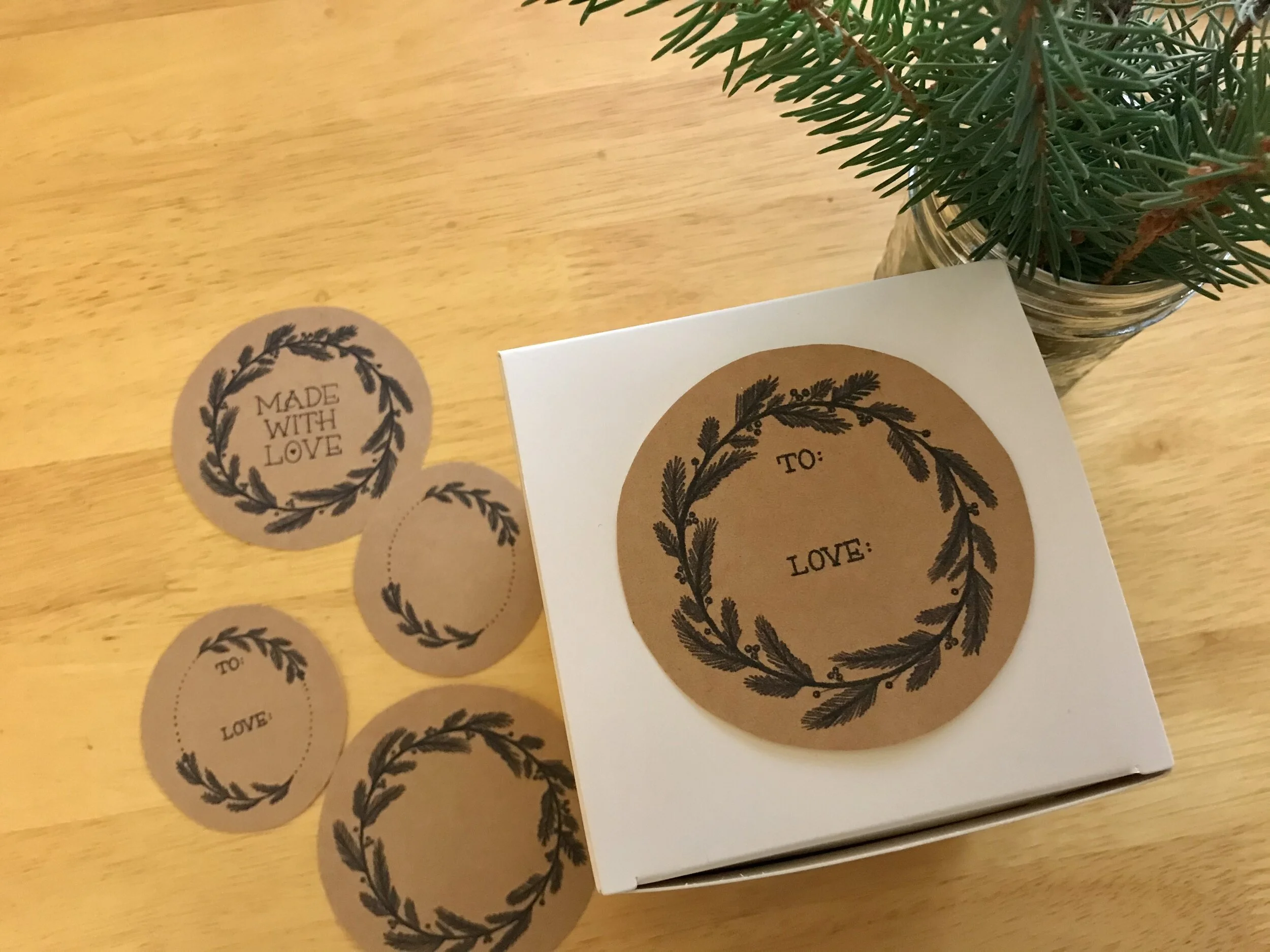 Free Download: Pine &amp; Berries Holiday Gift Tags