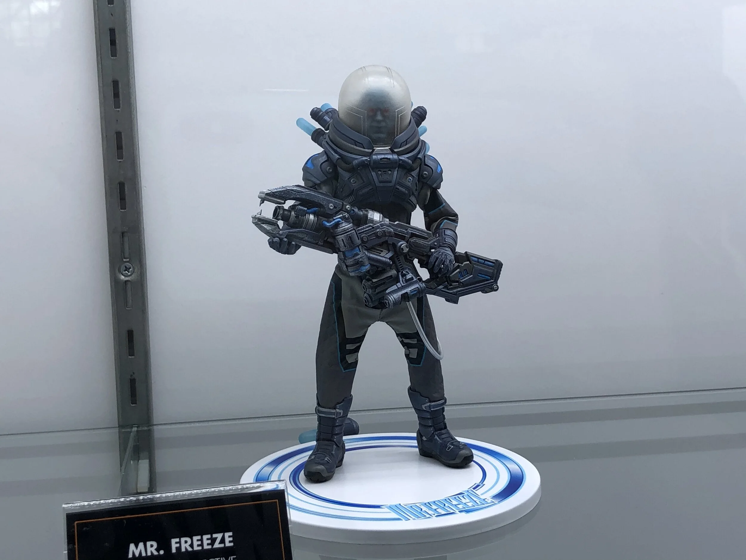 mezco-one-12-mister-freeze-figure.jpg