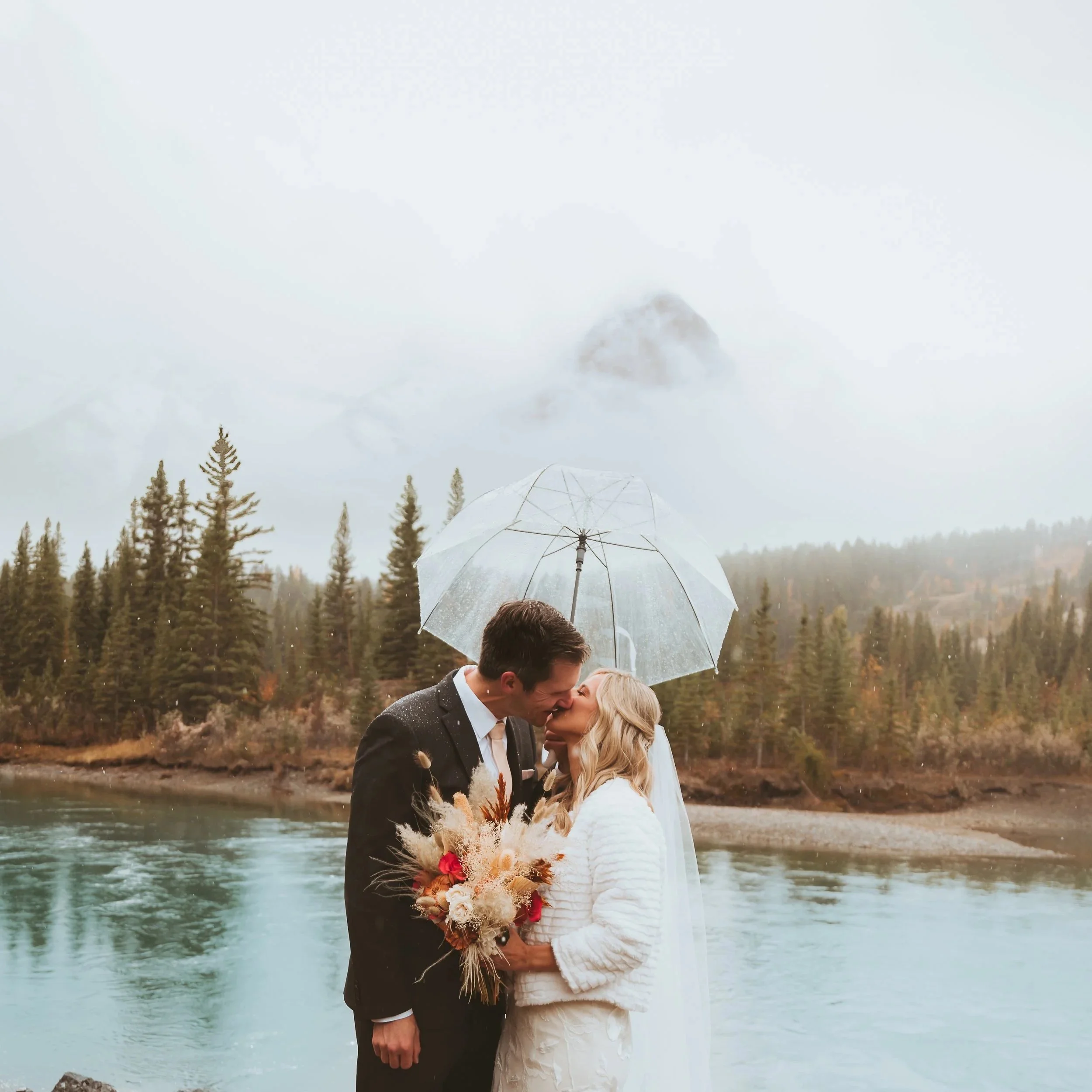 Best Engagement and Elopement Photo Locations in Alberta 
