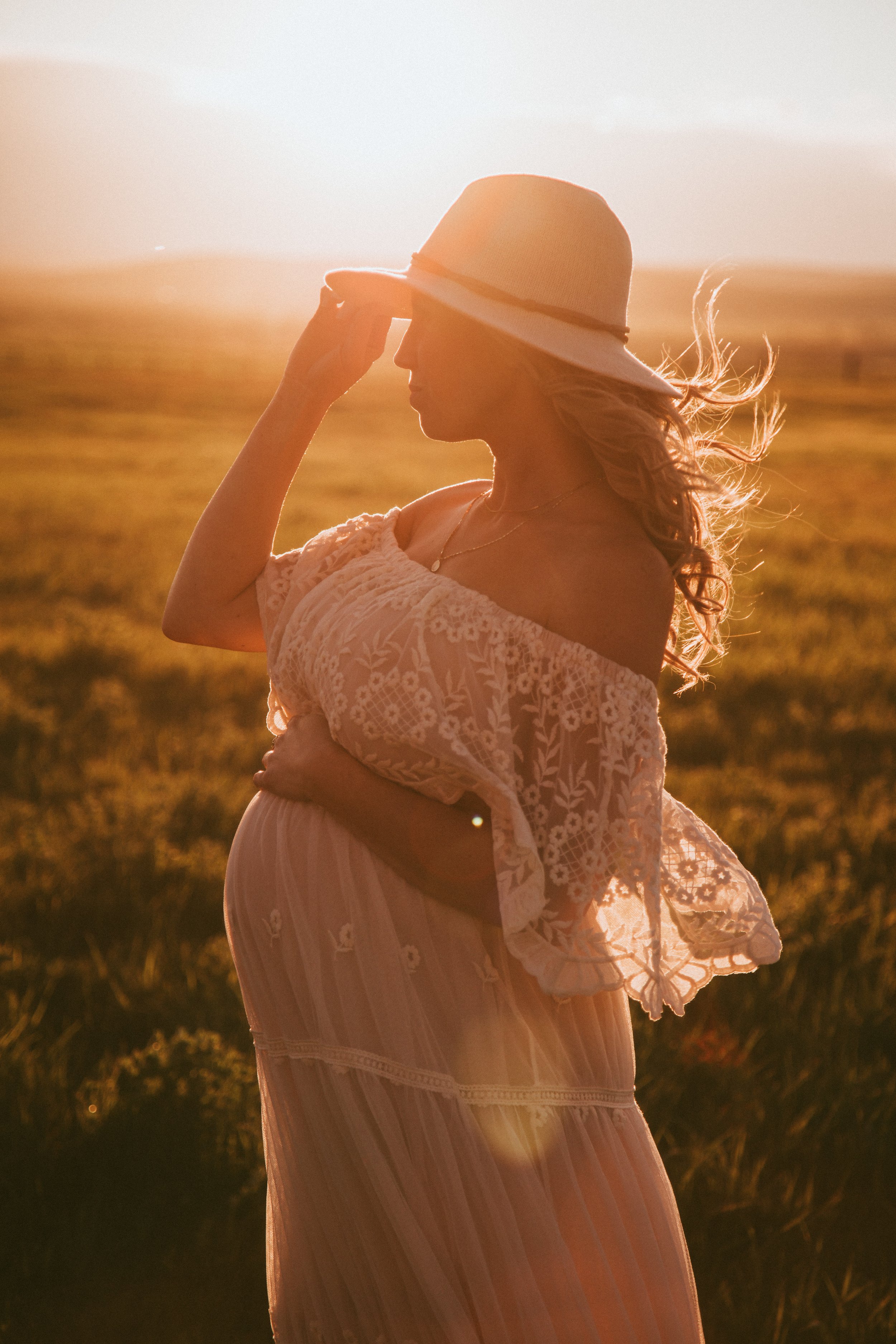 dreamy-maternity-photo-outfit-inspiration.jpg