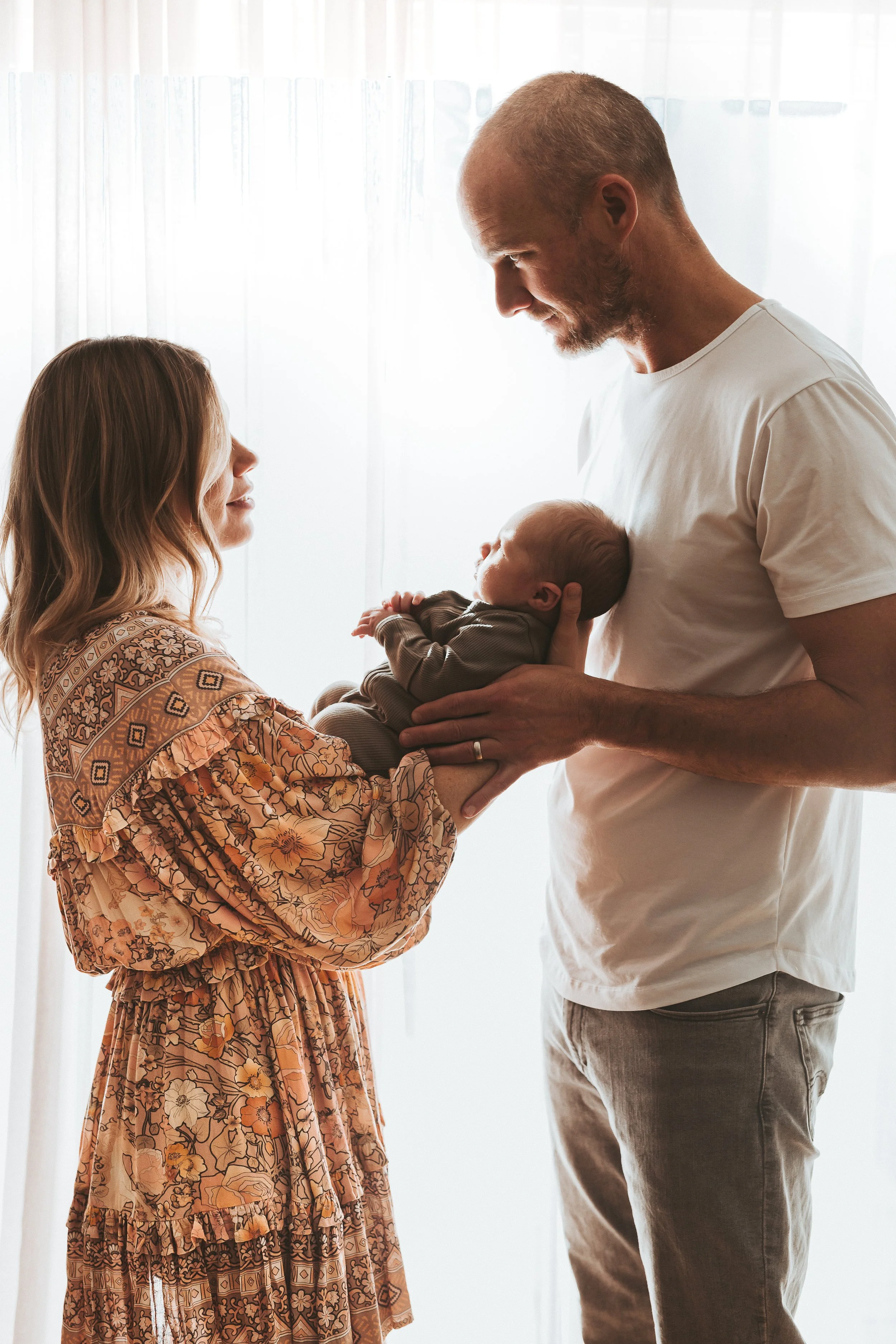 what-to-wear-for-family-newborn-photos-alberta.jpg65.jpg