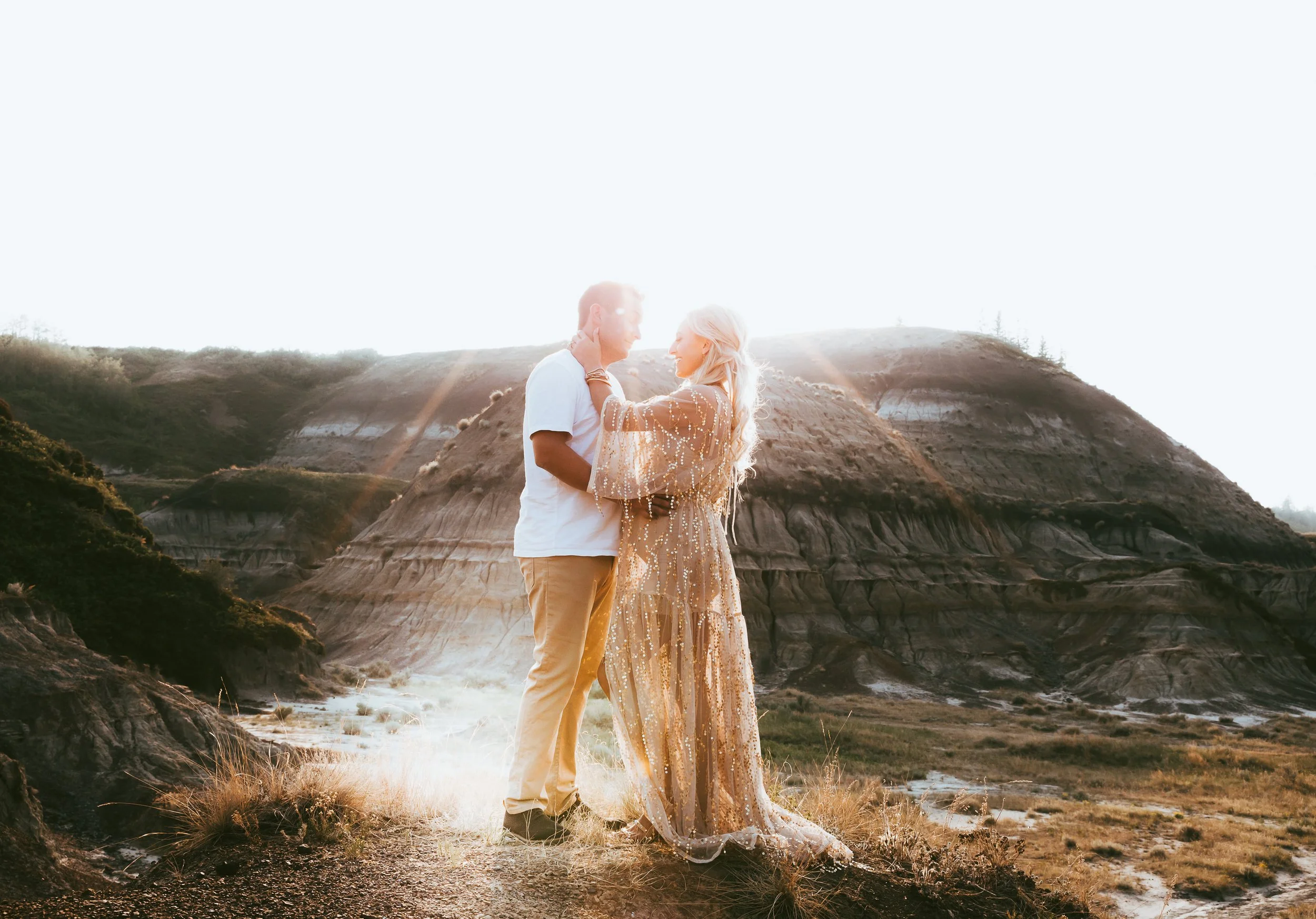 sunset-maternity-photos-alberta-horseshoe-canyon.jpg