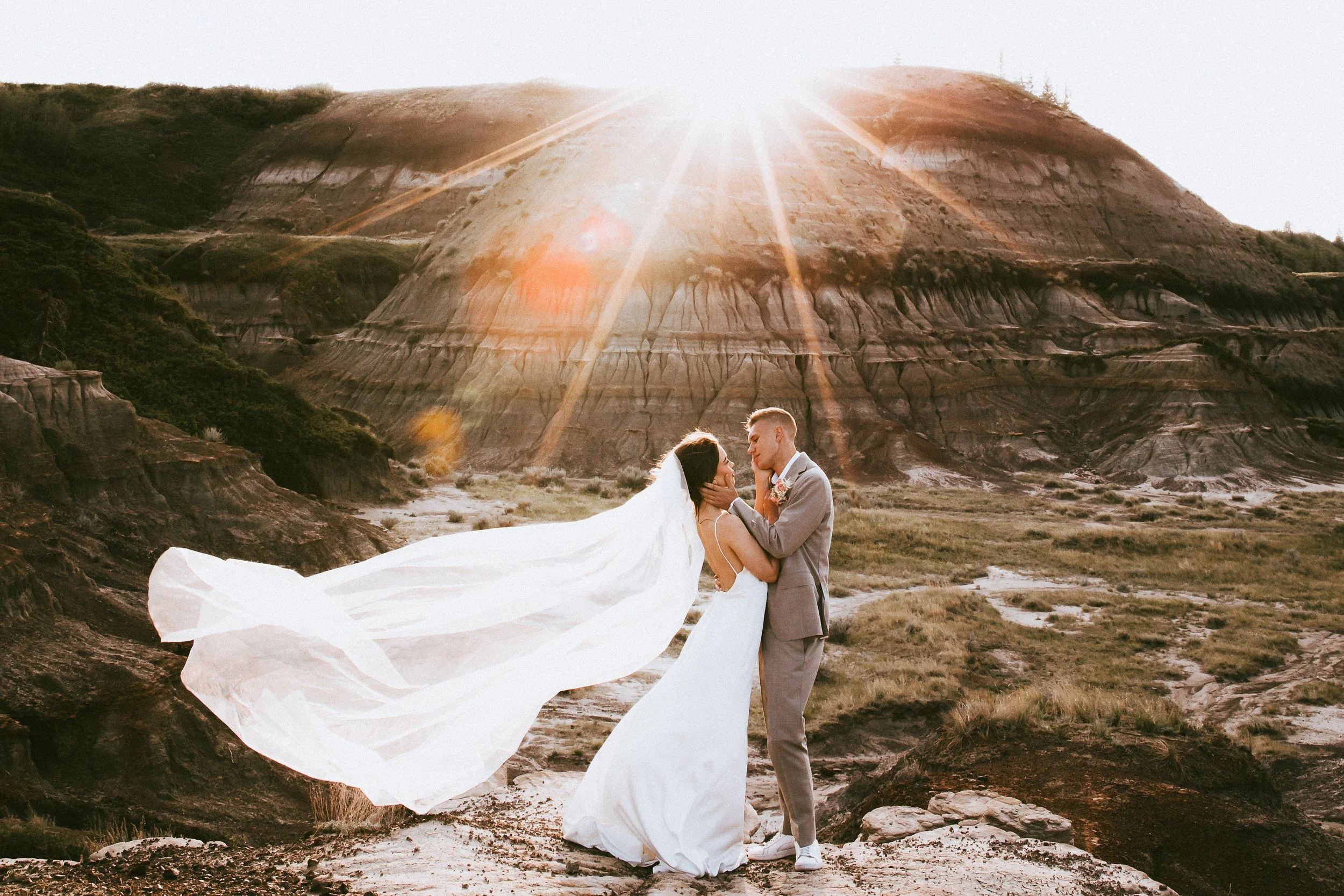 dreamy-sunset-wedding-photos-alberta-badlands-maxine-lagarde-photography.jpg