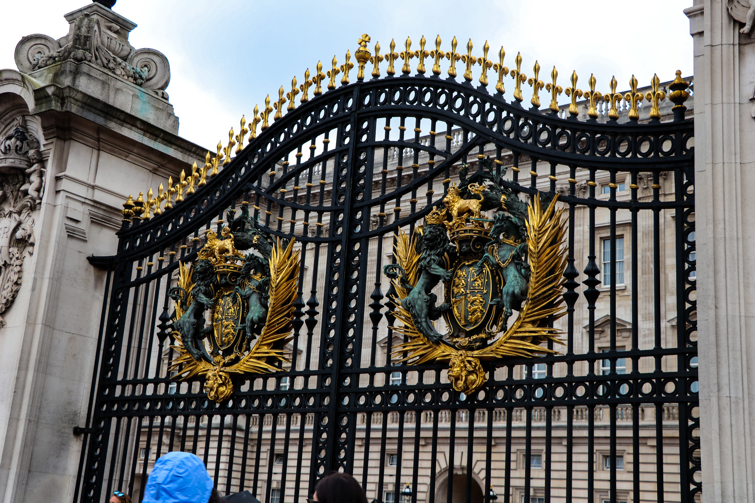 gatebuckinghampalacegm.jpg