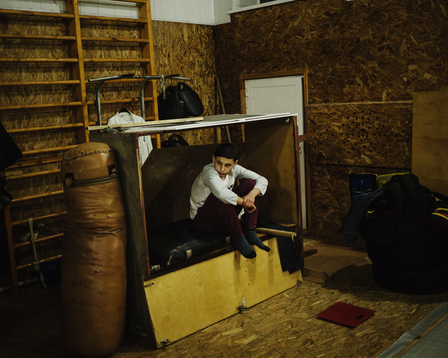  Ceadir-Lunga - A young boy waits for the be- ginning of the boxing lesson. 