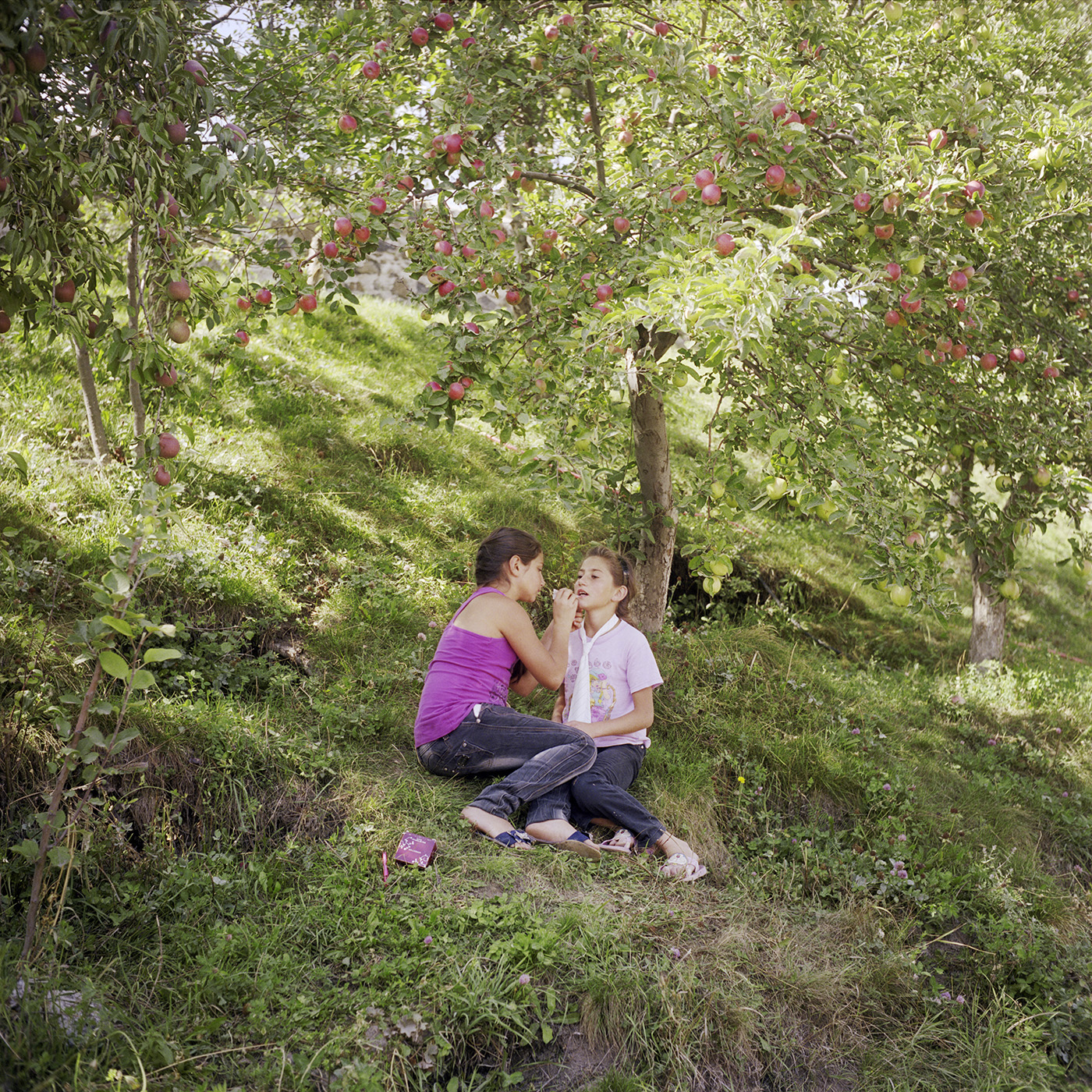  Ana's daughters are playing in the garden. Their father works in Russia. 