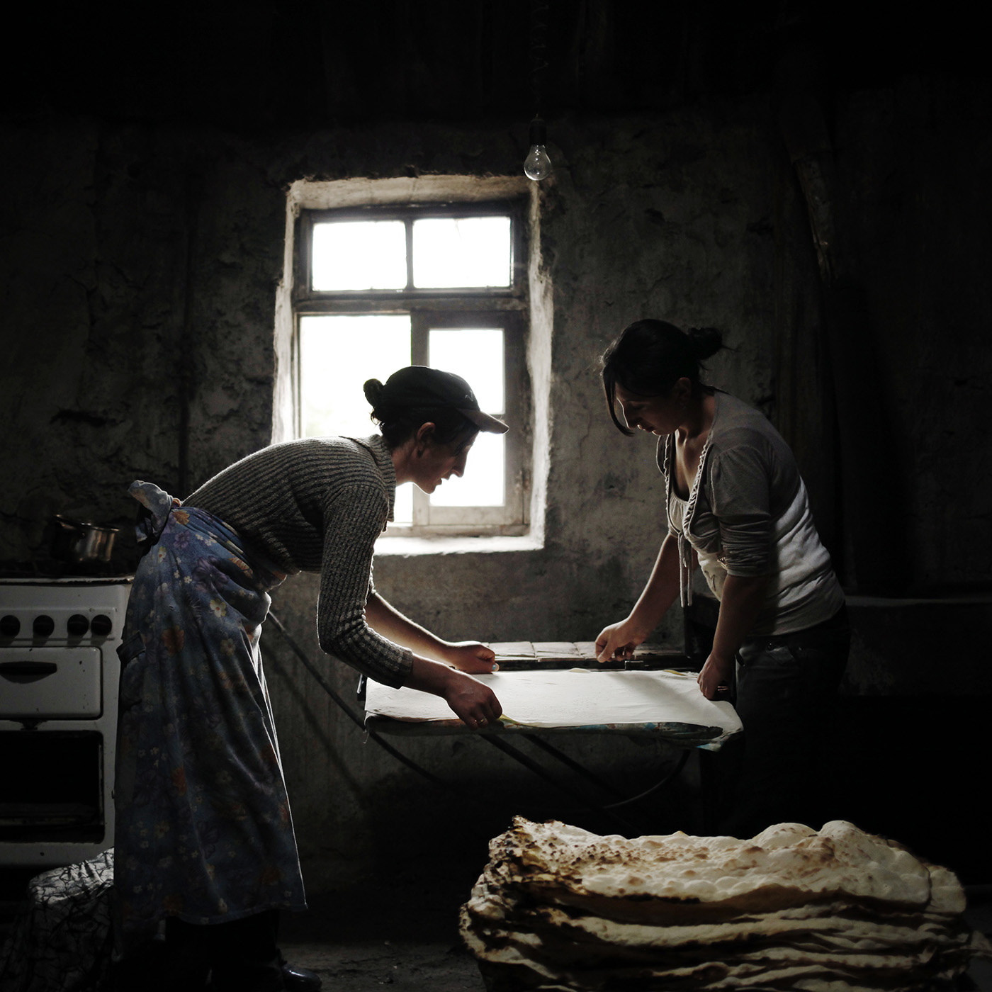  Anoush and Ruzanna, prepare lavash, the traditional Armenian bread. Women prepare it in large quantities and then keep it for one or two weeks. It's a way of saving money. Their husbands are brothers and both work in Russia. 