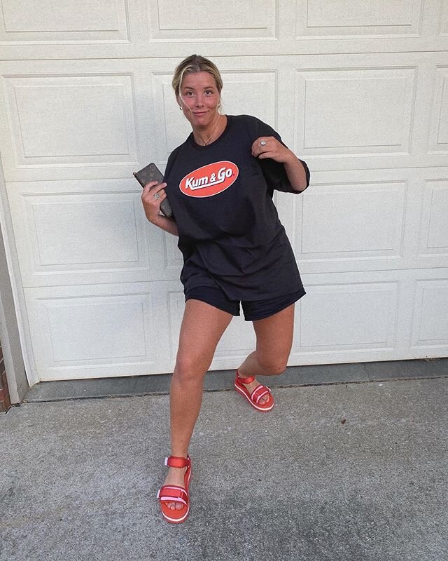 Thank u muscatine!!! Feeling like a ~muscaQUEEN~ now!!! Also thank u kum and go for making merch