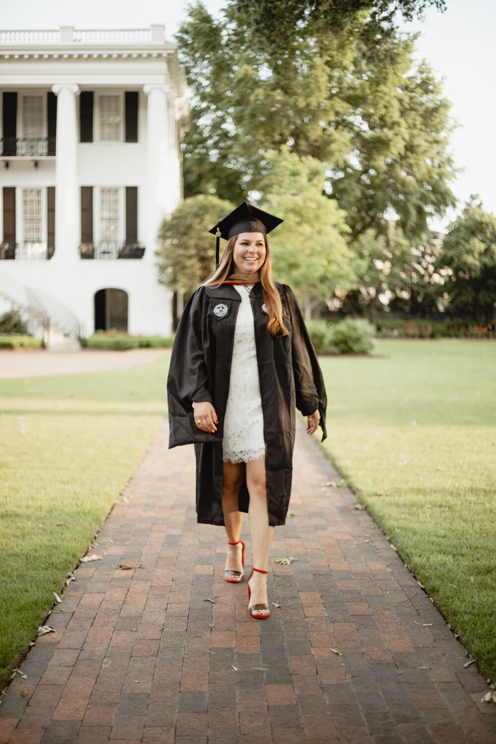 roll-tide-grad-pictures-with-dog-26.jpg