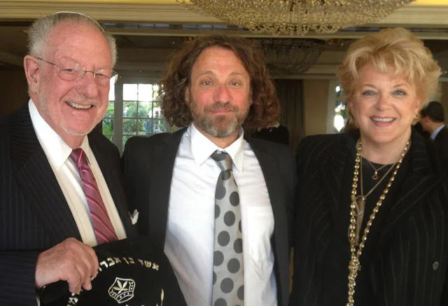 Jason with the Mayors of Las Vegas after performing at their grandson’s Bar Mitzvah!