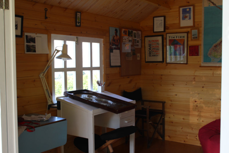 sunflower-studio-alex-hallatt-garden-shed-sheshed-inside-desks.jpg