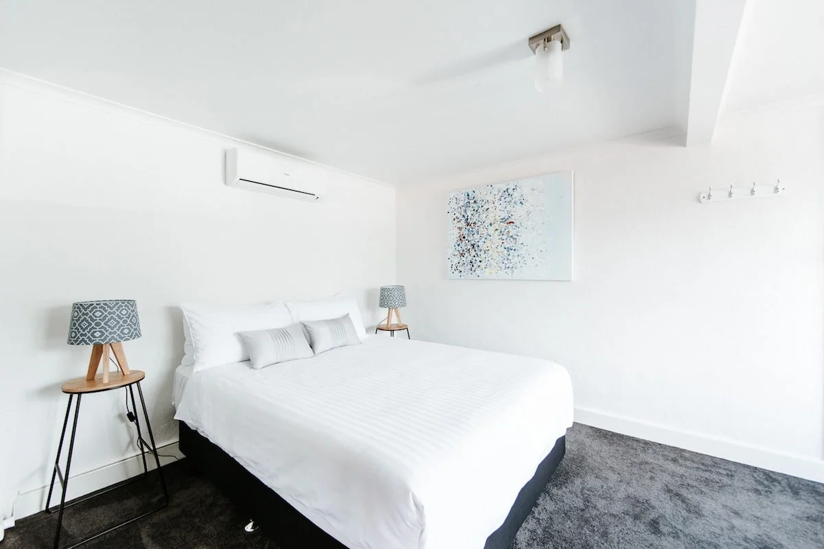 motel-accommodation-south-coast-nsw-queen-garden-room-berry.jpg