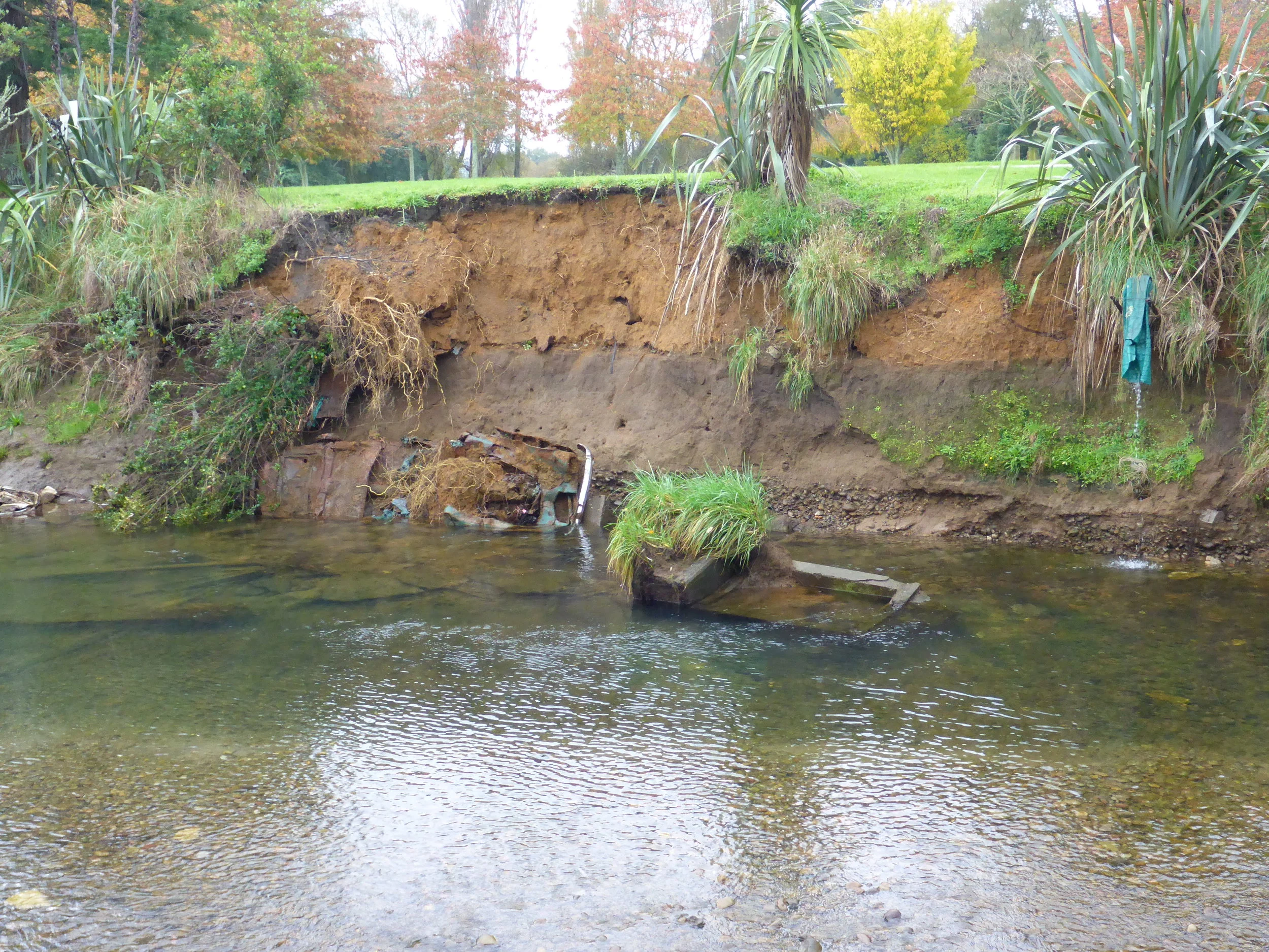 Uretara car body old dump.JPG