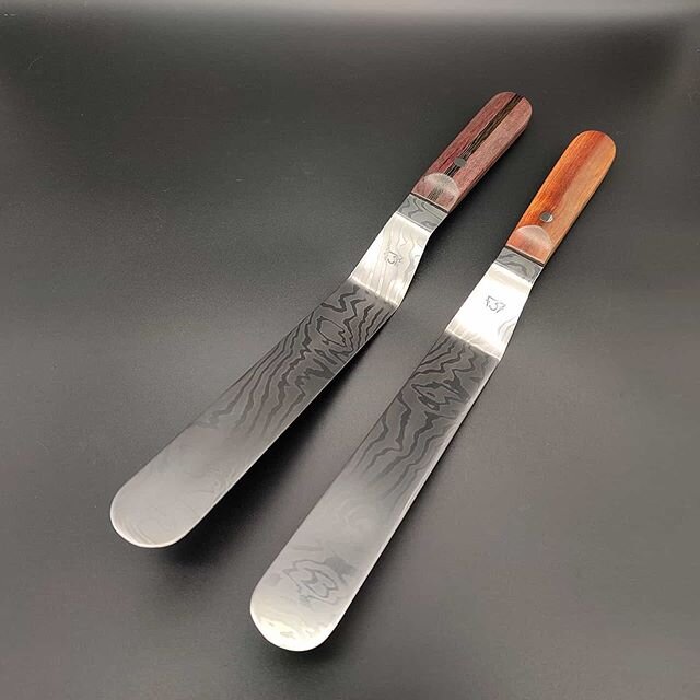Two more 8&quot; pastry spatulas are complete and up on my website at forge37.com. more are on the way.  #forging #blacksmithing #bladesmithing #bladesmith  #skilledtrade #bladesmiths  #damascussteel #damascus 
#kitchenknives #knifelovers  #chefknife