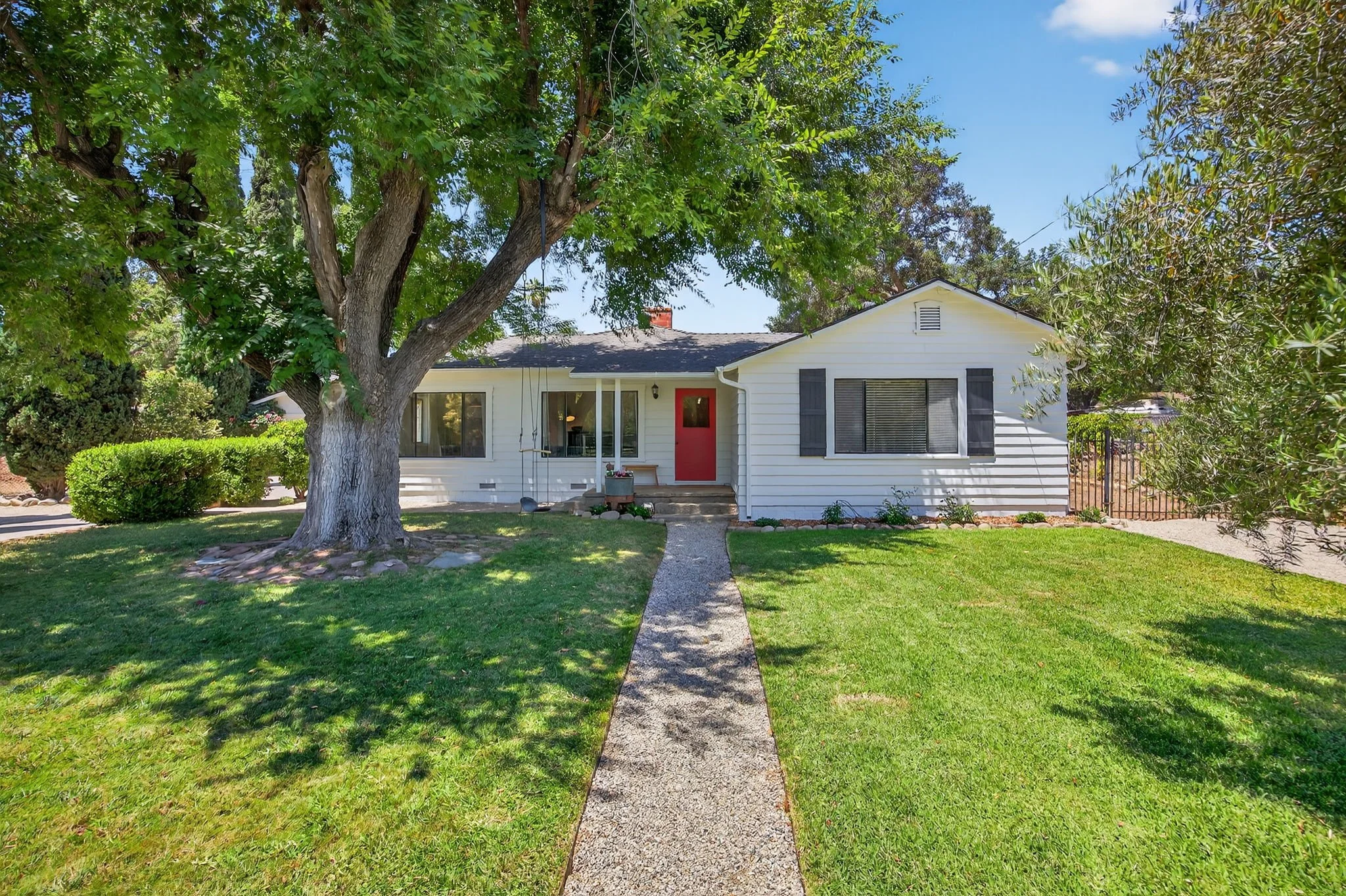 995 S La Luna Av. - SOLD -