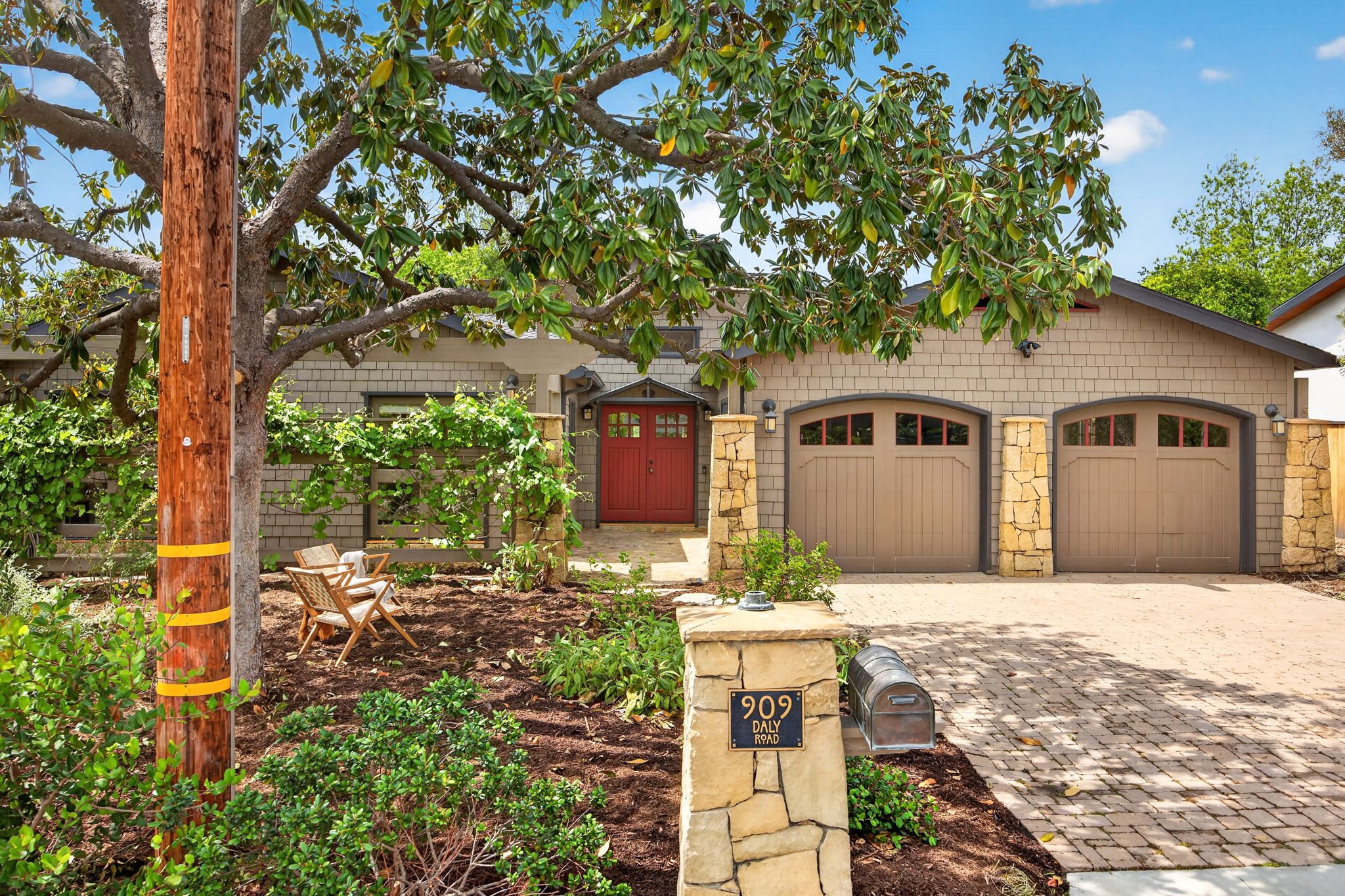 2-web-or-mls-Upmarket Media-909Daly043.jpg