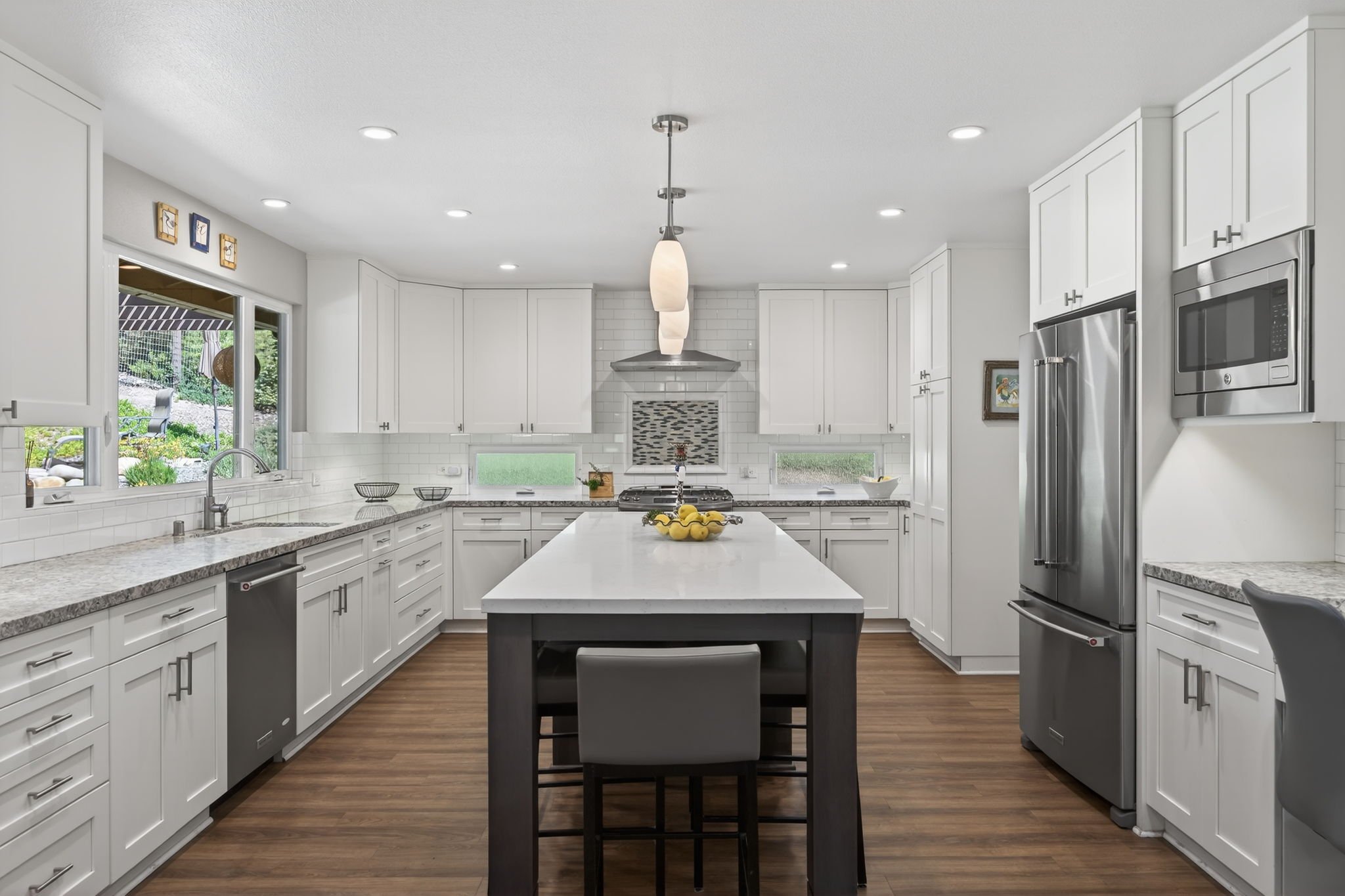 18-web-or-mls-Upmarketmedia_525Ven-060.jpg