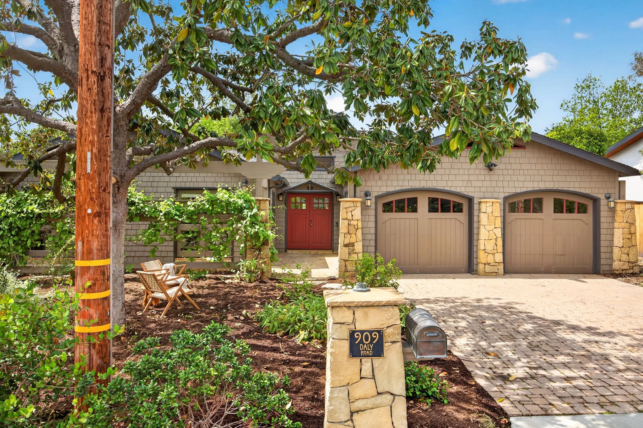 2-web-or-mls-Upmarket Media-909Daly043.jpg