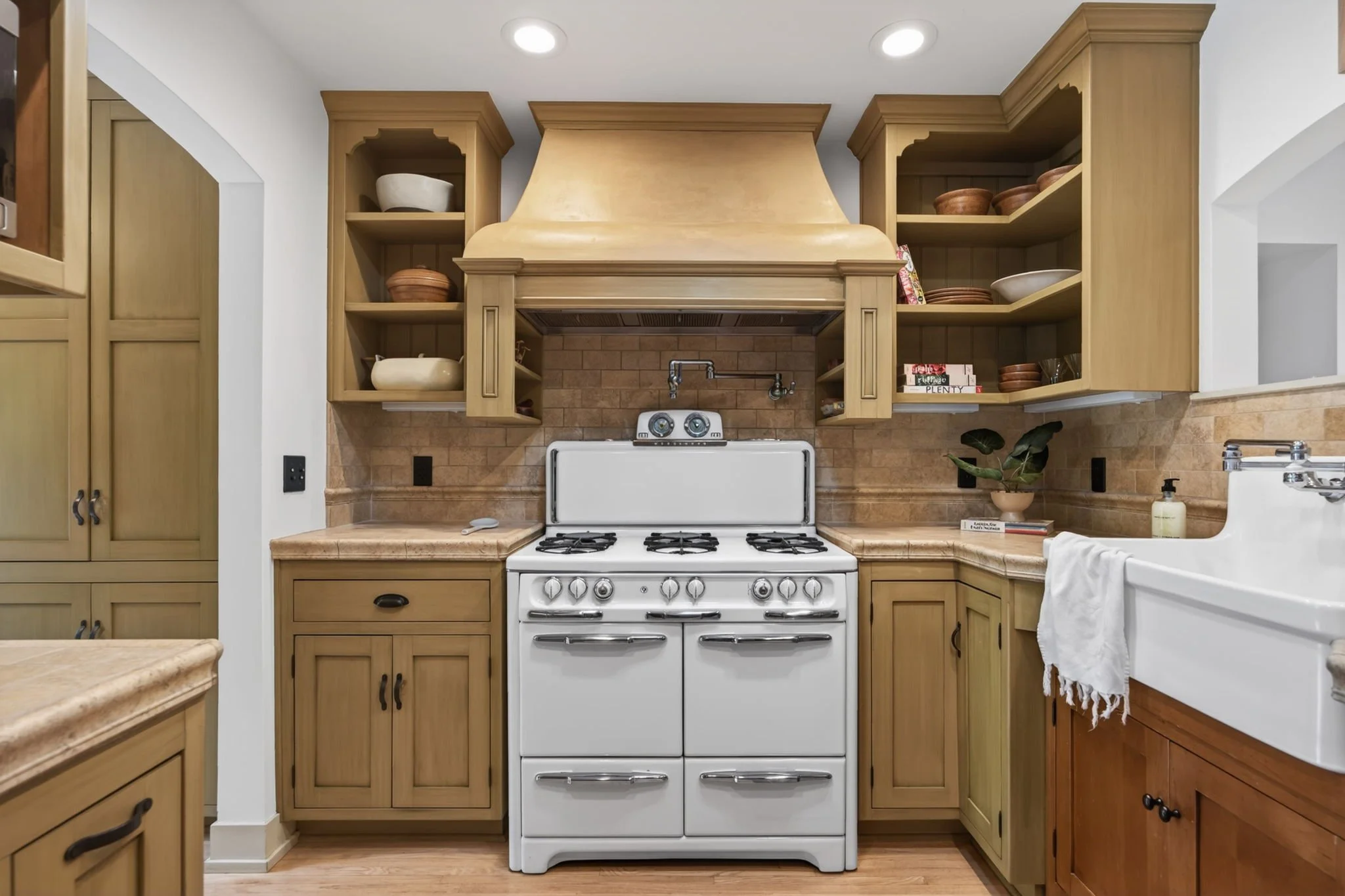11-web-or-mls-Upmarket Media-909Daly070.jpg