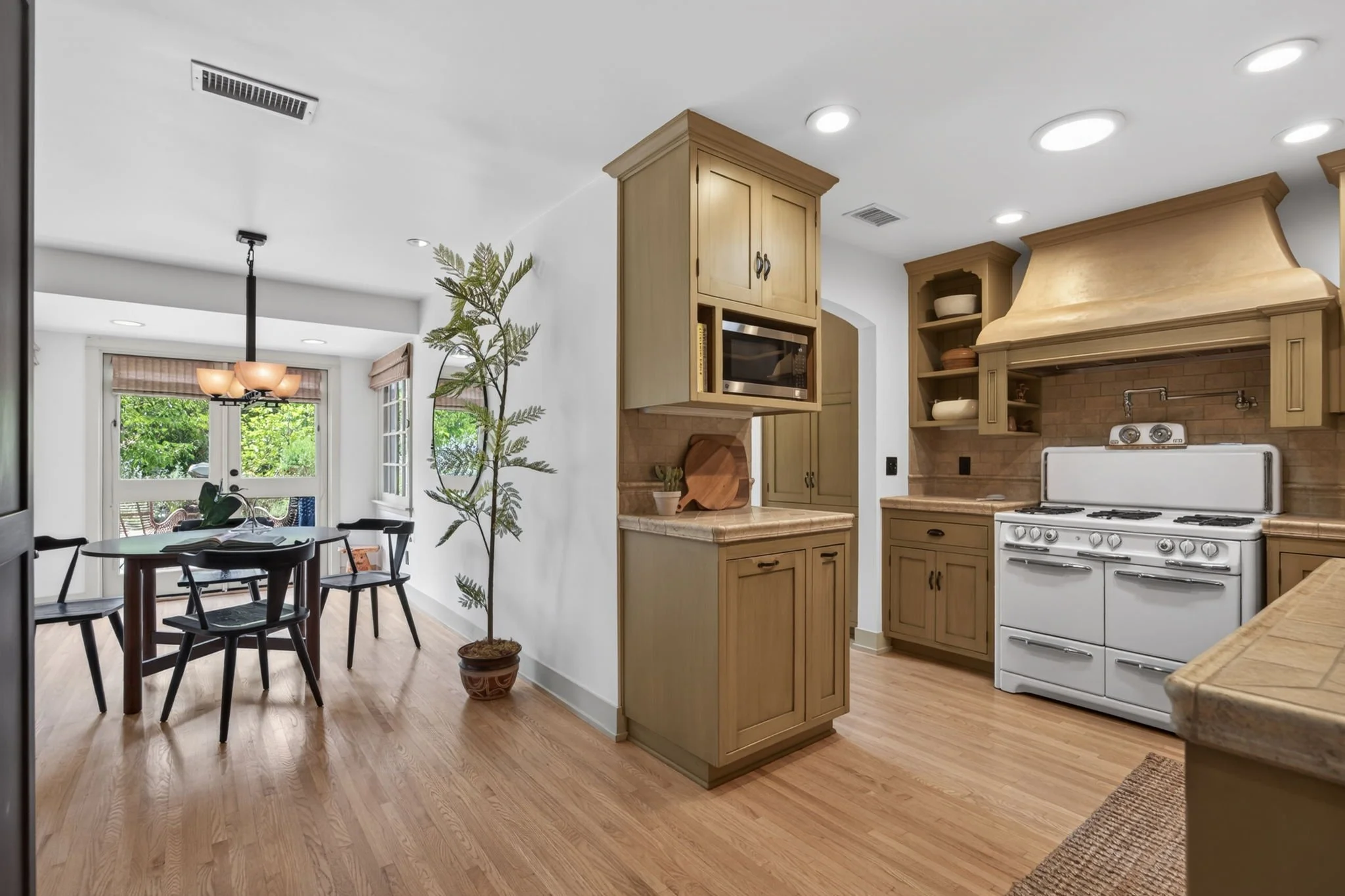 10-web-or-mls-Upmarket Media-909Daly067.jpg
