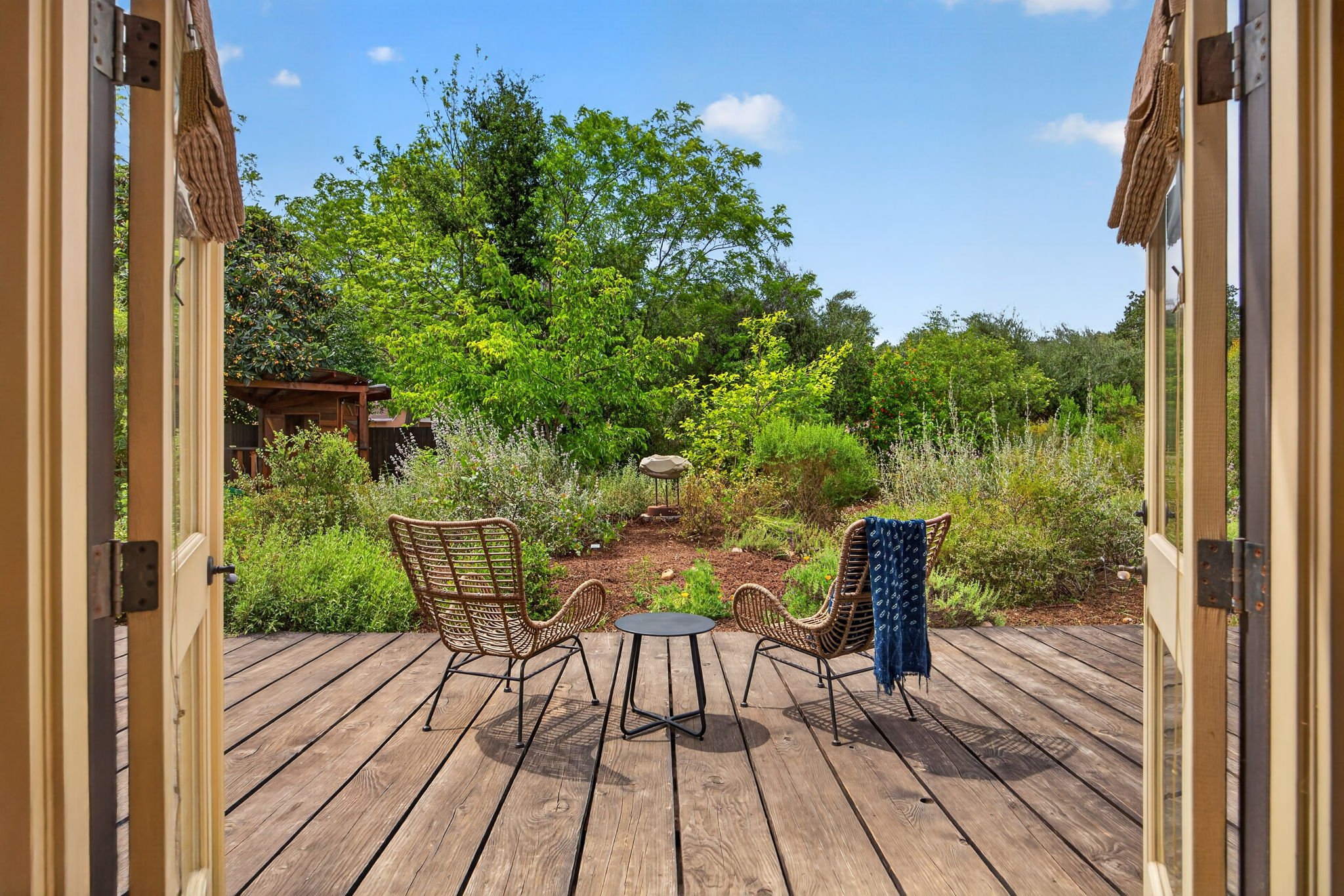 48-web-or-mls-Upmarket Media-909Daly182.jpg