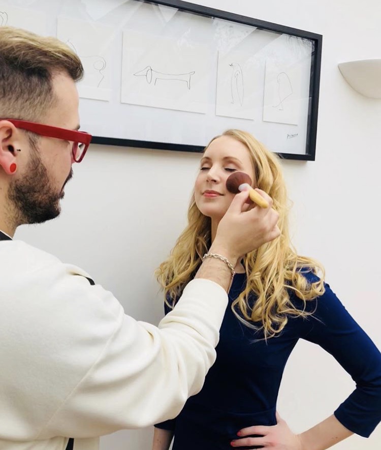 Applying make-up is a stress-free experience now