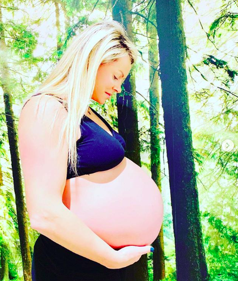 Instagram / @ChemmySki - 40 weeks pregnant with baby Cooper