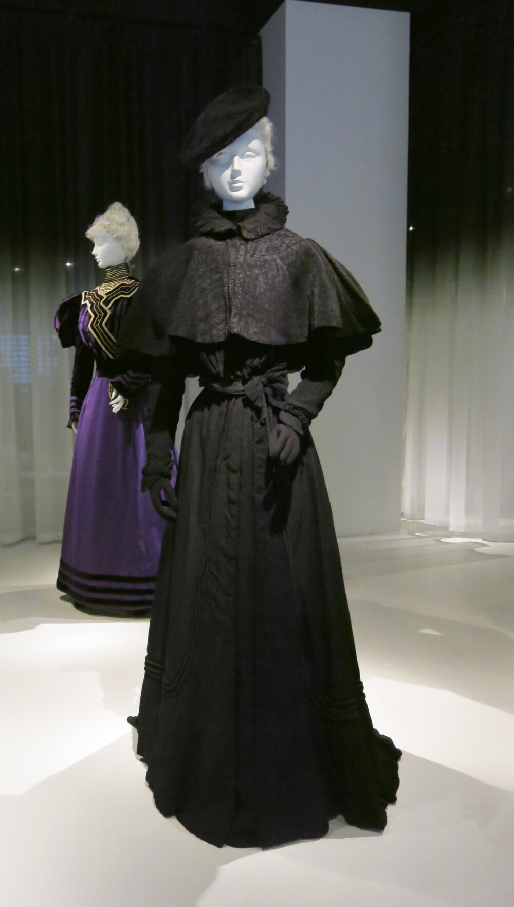 First stage American mourning ensemble for the death of a close relative c1897.jpg
