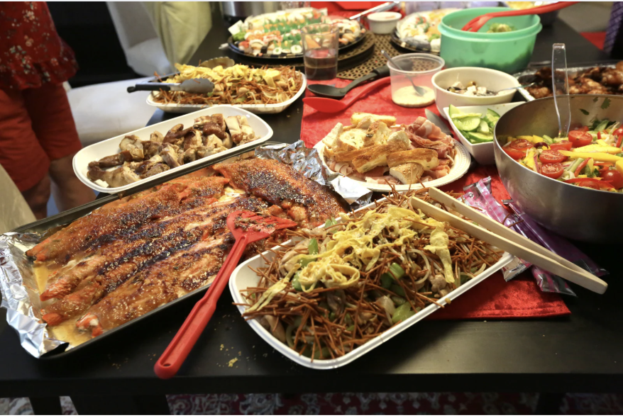 Pot luck Stock Photo (Canva)