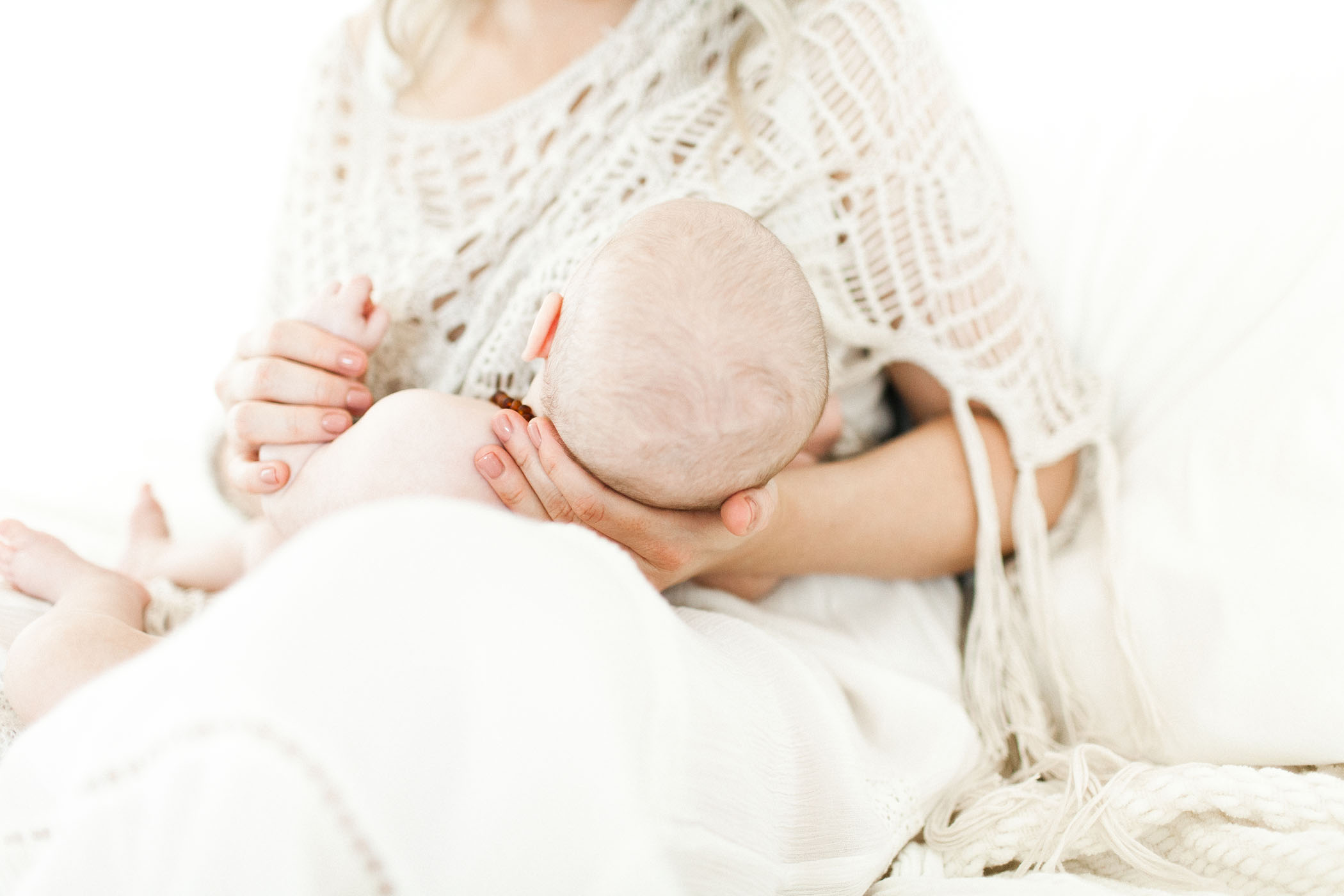 tucson-baby-child-photographer_breastfeeding-mom_fletcher-and-co 012.jpg